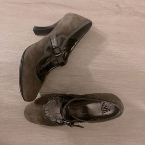 Sofft taupe Mary Jane pumps with cutout details sz 6.5